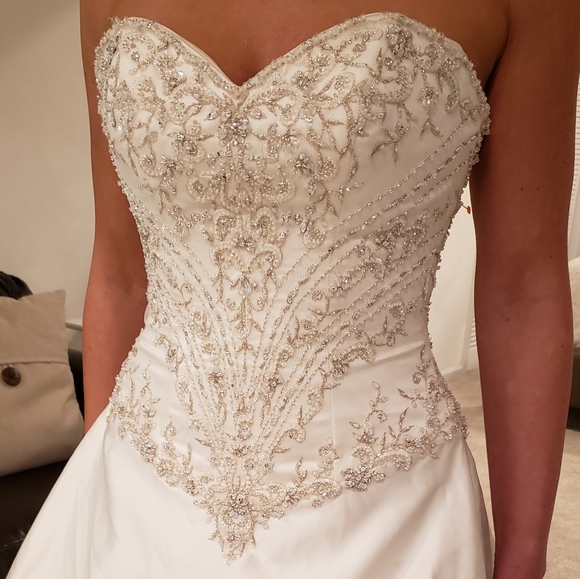 Maggie Sottero Wedding Dress - Picture 6 of 8